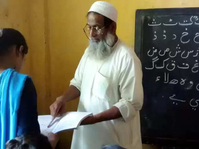 छात्राओं से कहता था उर्दू शिक्षक,  'इतनी बड़ी हो गई हो, पिया और मोहब्बत का अर्थ नहीं जानती हो'