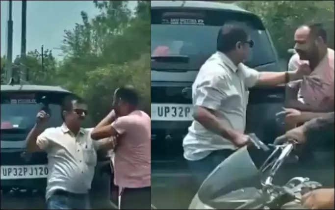 यूपी की राजधानी लखनऊ से एक हैरान कर देने वाला वीडियो सामने आया है, यहां एक शख्स ने गाड़ी की टक्कर के बाद बीच सड़क पर पिस्टल निकालकर युवक को धमकाया जानिए 