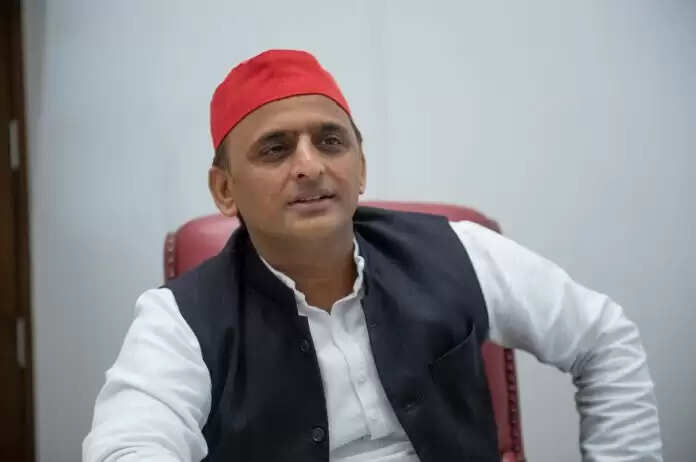 विदेश में पढ़ाई, फिर संभाली पिता की राजनीतिक विरासत, जानें अखिलेश यादव के बचपन से लेकर अब तक का सफर
