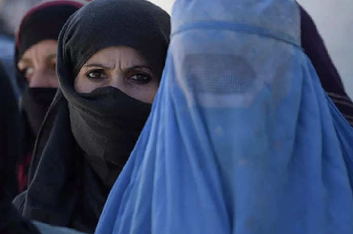 अफगानिस्तान में एक और ‘तालिबानी’ फरमान, महिलाओं का  ब्यूटी सैलून चलाने पर लगा प्रतिबंध