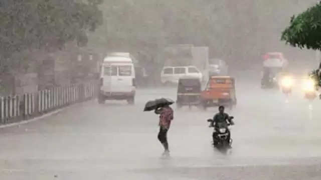 लखनऊ में सुबह तेज बारिश, 75 जिलों में अलर्ट, कानपुर, वाराणसी में भी बरसात-तेज हवाएं
