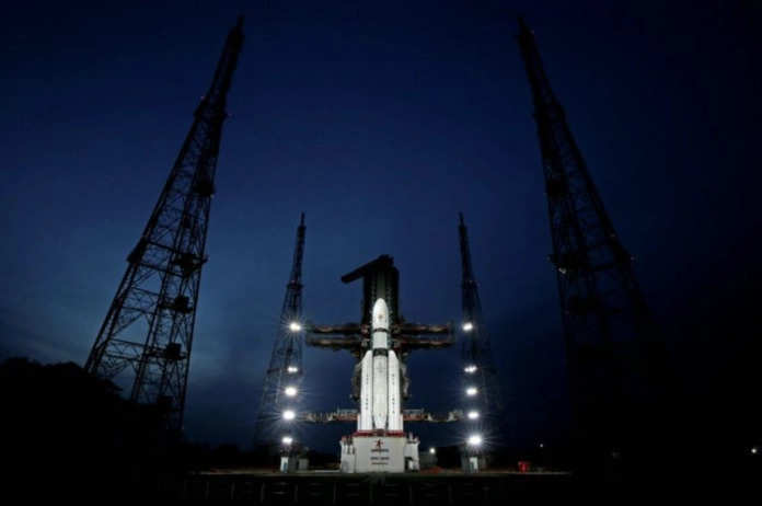 ISRO Moon Mission: चंद्रयान-3 लॉन्च को तैयार, जानें दक्षिणी ध्रुव क्यों है खास?