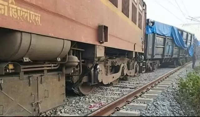 Train Accident: बालासोर हादसे के तीन दिन बाद फिर रेल हादसा, पटरी से उतरी मालगाड़ी