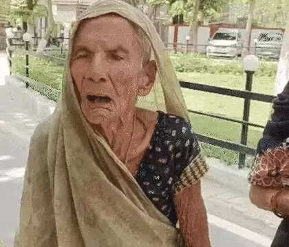 100 साल उम्र, आंखों से दिखता नहीं...मुकदमा रंगदारी का, कानपुर में पुलिस ने दर्ज किया मुकदमा