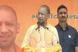UP : मथुरा पहुंचे CM योगी, कहा- जल्द द्वापर युग जैसी दिखेगी कान्हा की नगरी