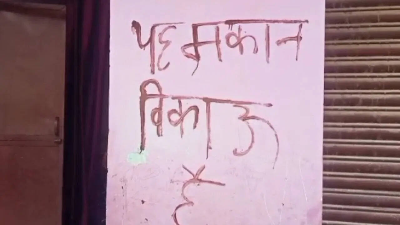 बरेली में बड़ी साजिश! लोगों को उकसाने लिए दरवाजे पर लिखा ‘ये मकान बिकाऊ