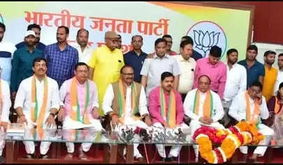 Lucknow News : सपा को बड़ा झटका, छह बार विधायक रहे पूर्व मंत्री नरेंद्र सिंह यादव ने ली भाजपा की सदस्यता