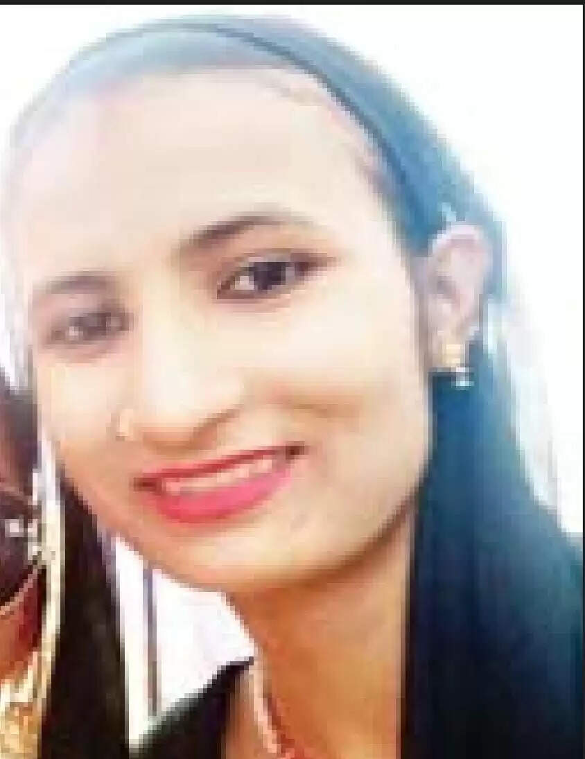 मृतका कि फाइल फोटो पहरा गावं में महिला कि संदिग्ध परिस्थितियों में हुई थी मौत