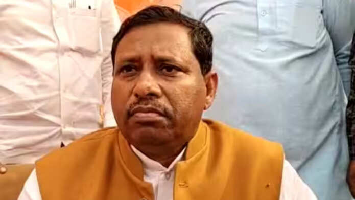 बीजेपी सांसद रामशंकर कठेरिया को दो साल की कैद, जानें पूरा मामला